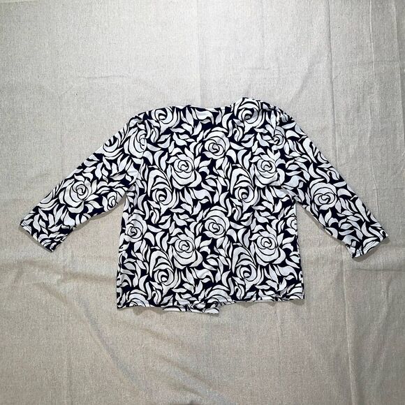 Roz & Ali | Textured Rose Print White & Navy Open Front Jacket | Large - Picture 2 of 6